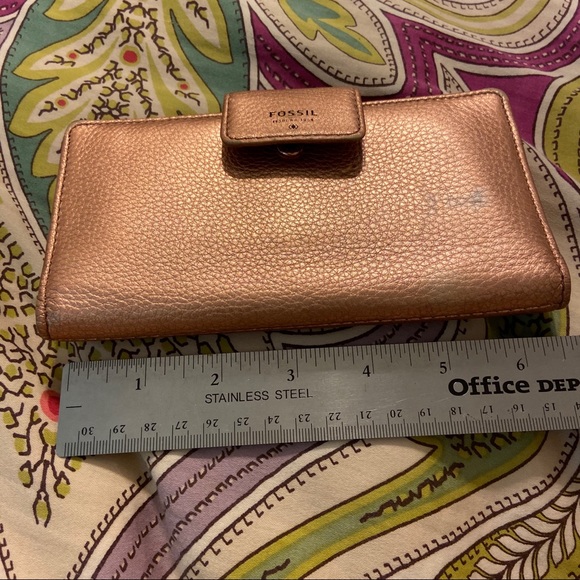 Rose Gold Fossil Wallet - Picture 6 of 6